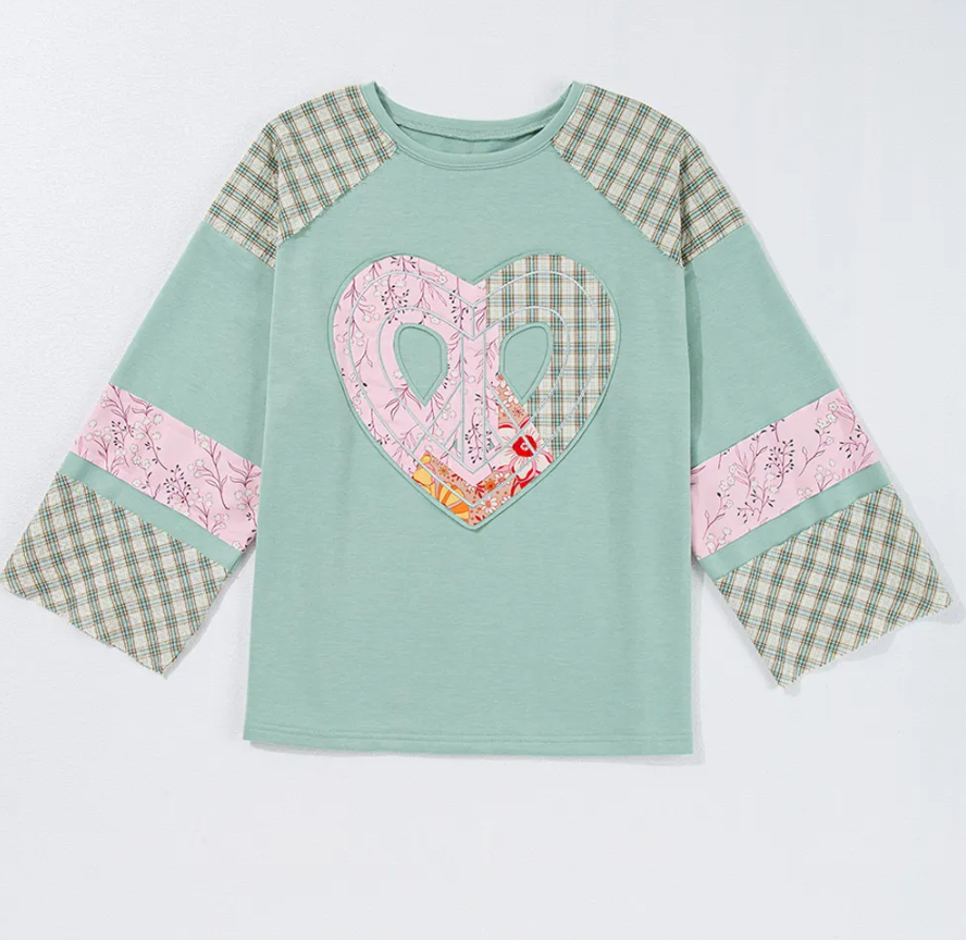 AQUA PLAID FLORAL PEACE TOP-OOTD